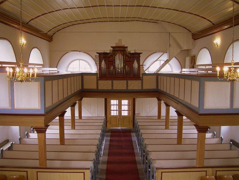 Innenraum der Rimbacher Kirche mit Orgel